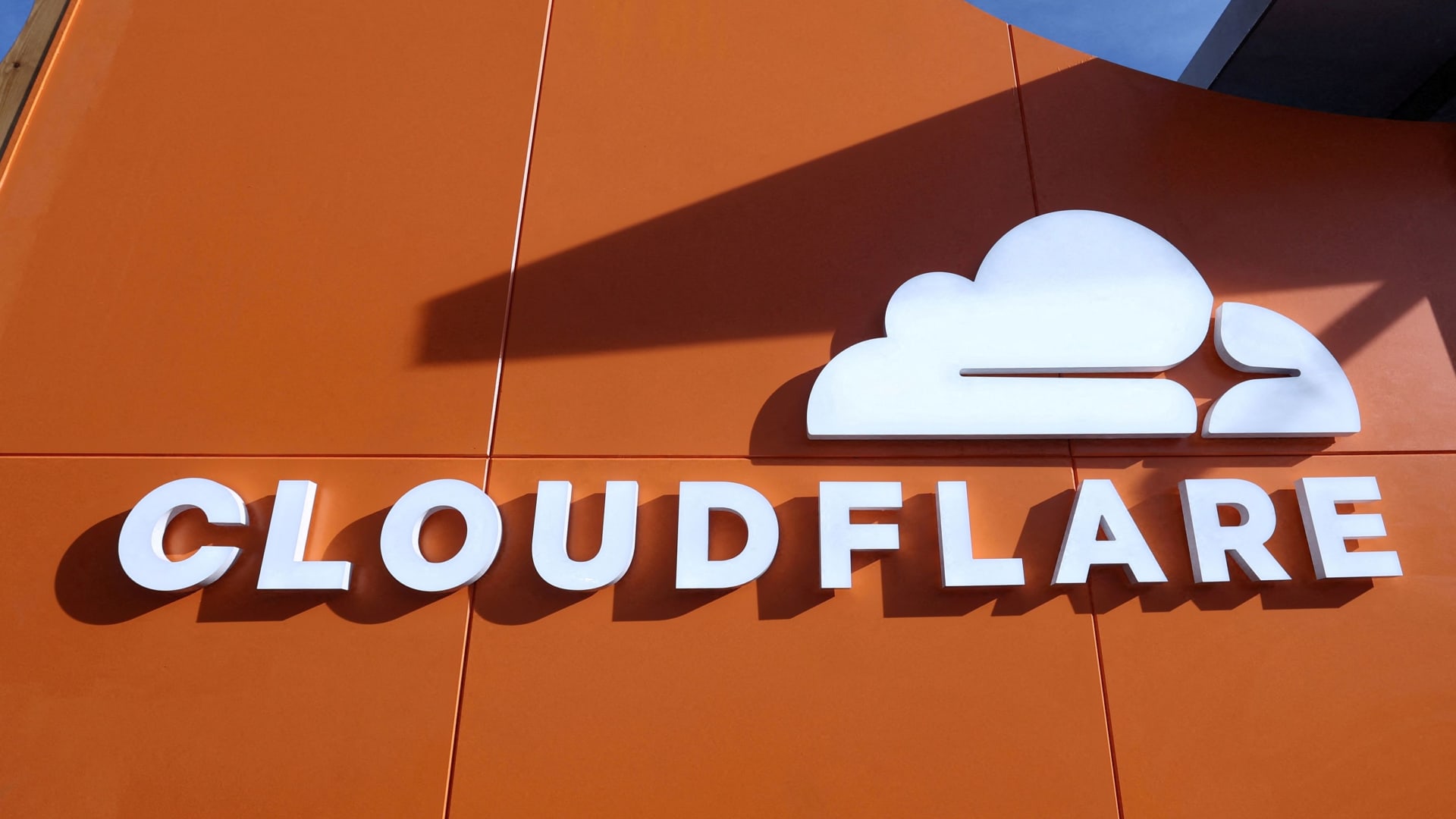 Cloudflare stock sinks 18% after earnings as company cuts 1,100 employees due to AI changes