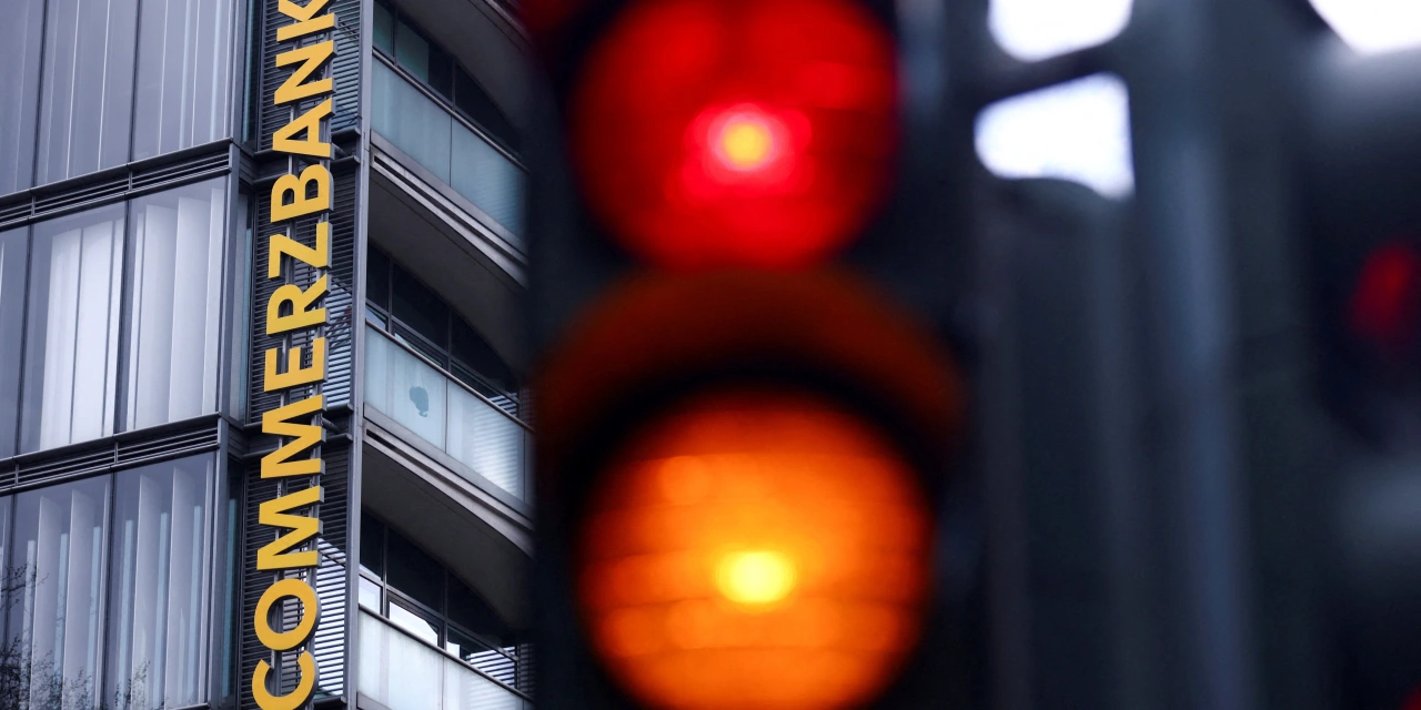 UniCredit Pushes For Revamp at Commerzbank