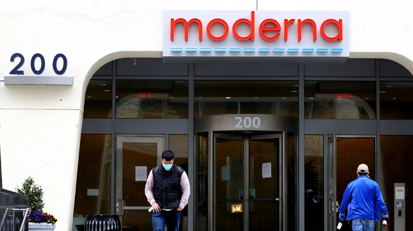 Moderna Climbs 3% Despite Citigroup's Downgrade to Sell; BioNTech Inches Higher, Pfizer Treads Water