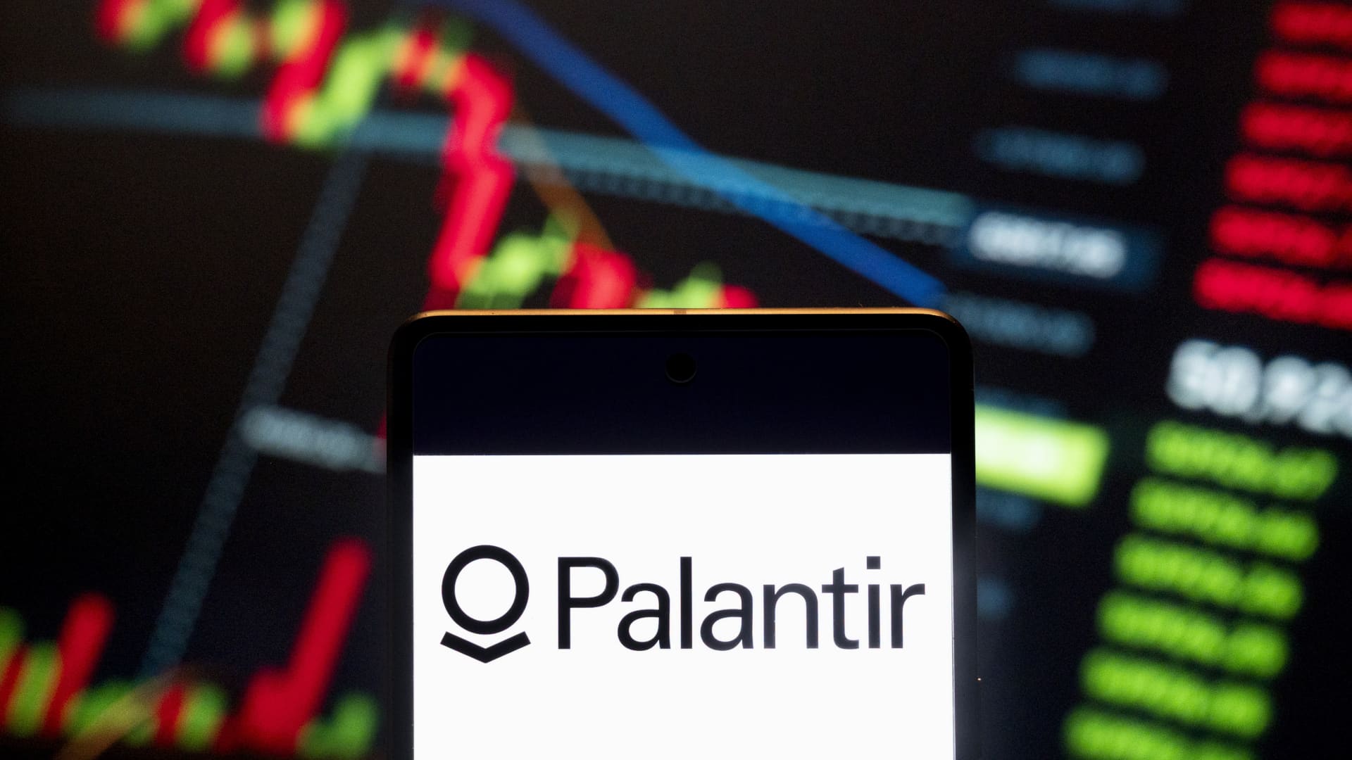 Wall Street wrote off Palantir as too expensive. Retail investors can't get enough