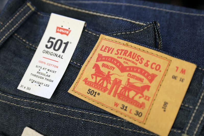 Levi Strauss cuts 2022 profit forecast on inflationary pressures, strong dollar - Yahoo Finance