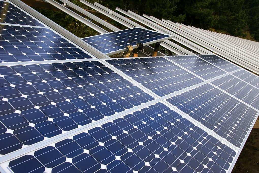 SolarEdge Rockets 14%, Canadian Solar Climbs 7%: Here's What's Lighting Up the Solar Sector