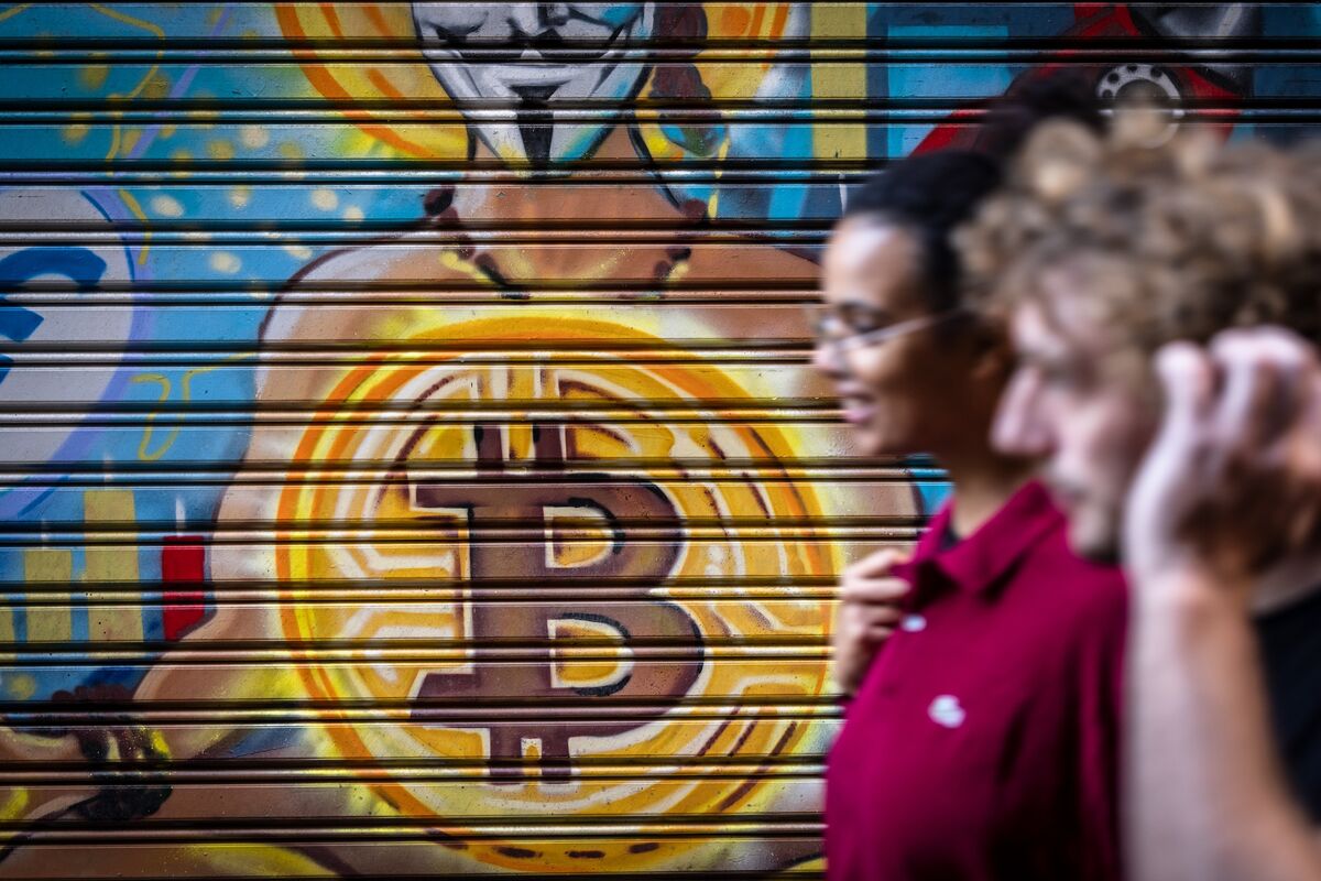 Bitcoin Breaks Above $90,000 as Traders Bet on New Year Rebound