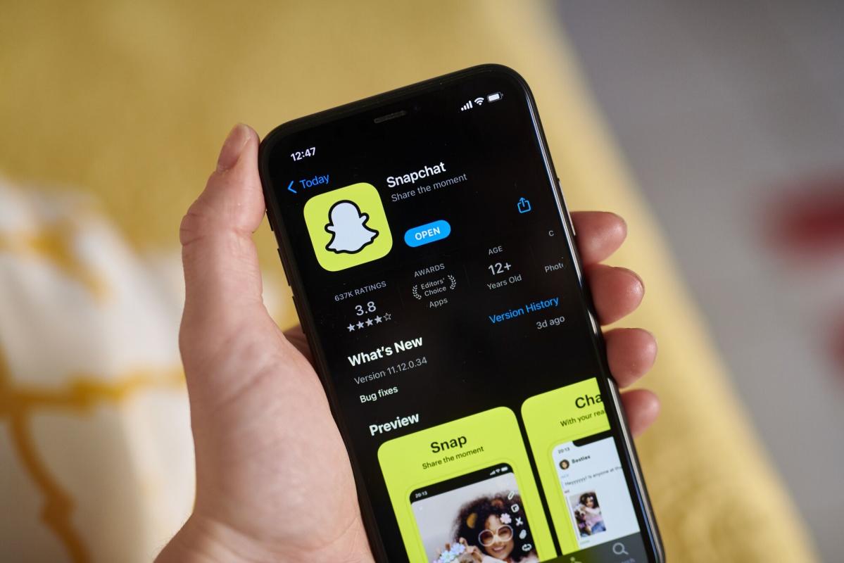 Snap Surges After Sales Projection Tops Estimates On Ad Strength - Yahoo Finance