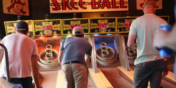 Dave & Buster's will soon let you 'bet' real money on Skee-Ball - Business Insider