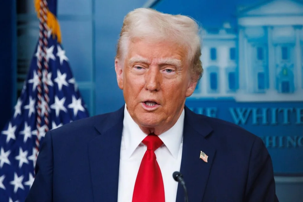 Donald Trump Vows To 'Call' Up CEOs Who Make Business Moves That Displease Him, Explains Why He Phoned Jeff Bezos To Scrap Amazon's Tariff Disclosure