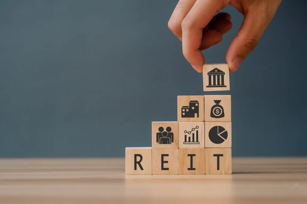 Wall Street's Most Accurate Analysts Give Their Take On 3 Real Estate Stocks With Over 6% Dividend Yields