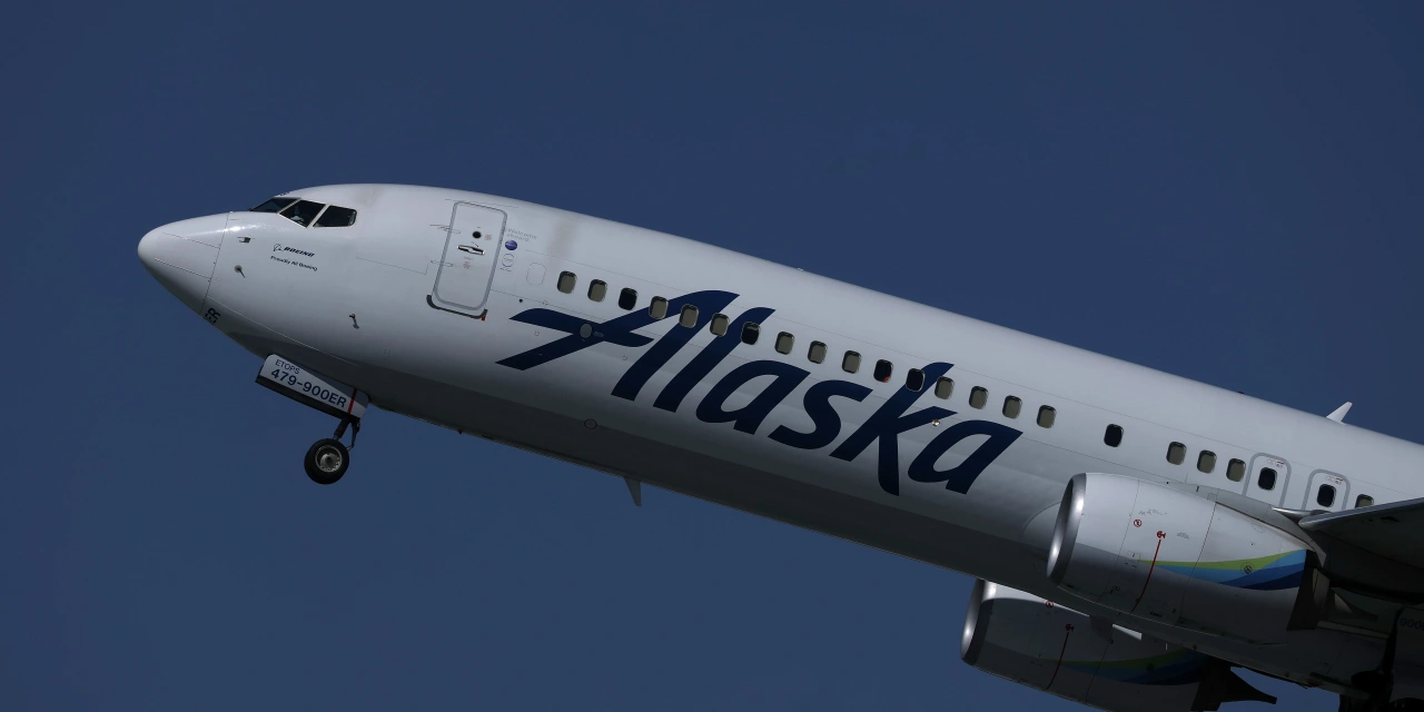 Alaska Air Group Suspends Guidance, Citing Fuel Cost Uncertainty