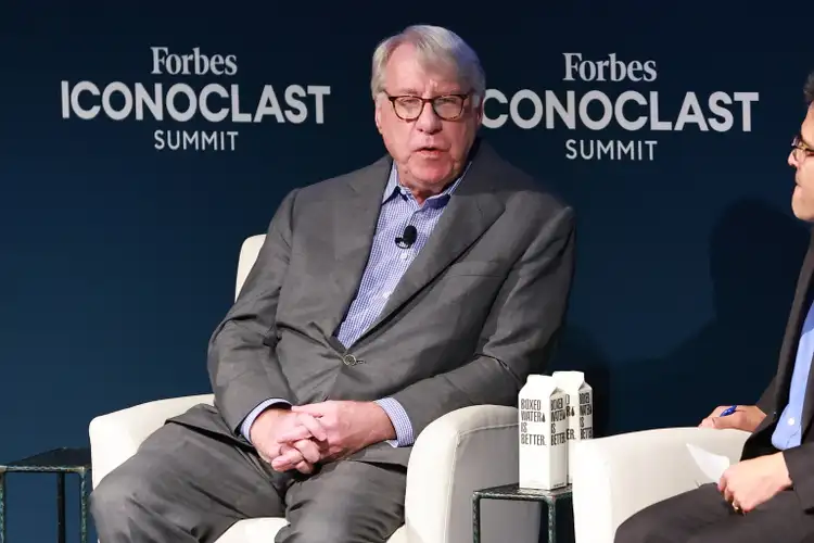 Jim Chanos rips Carvana’s valuation, predicts pain for AI 'pretenders'