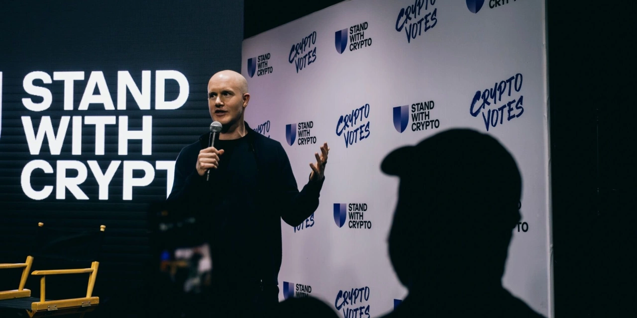 Banks and Crypto Clash Over Tokens That Pay More Than Deposits