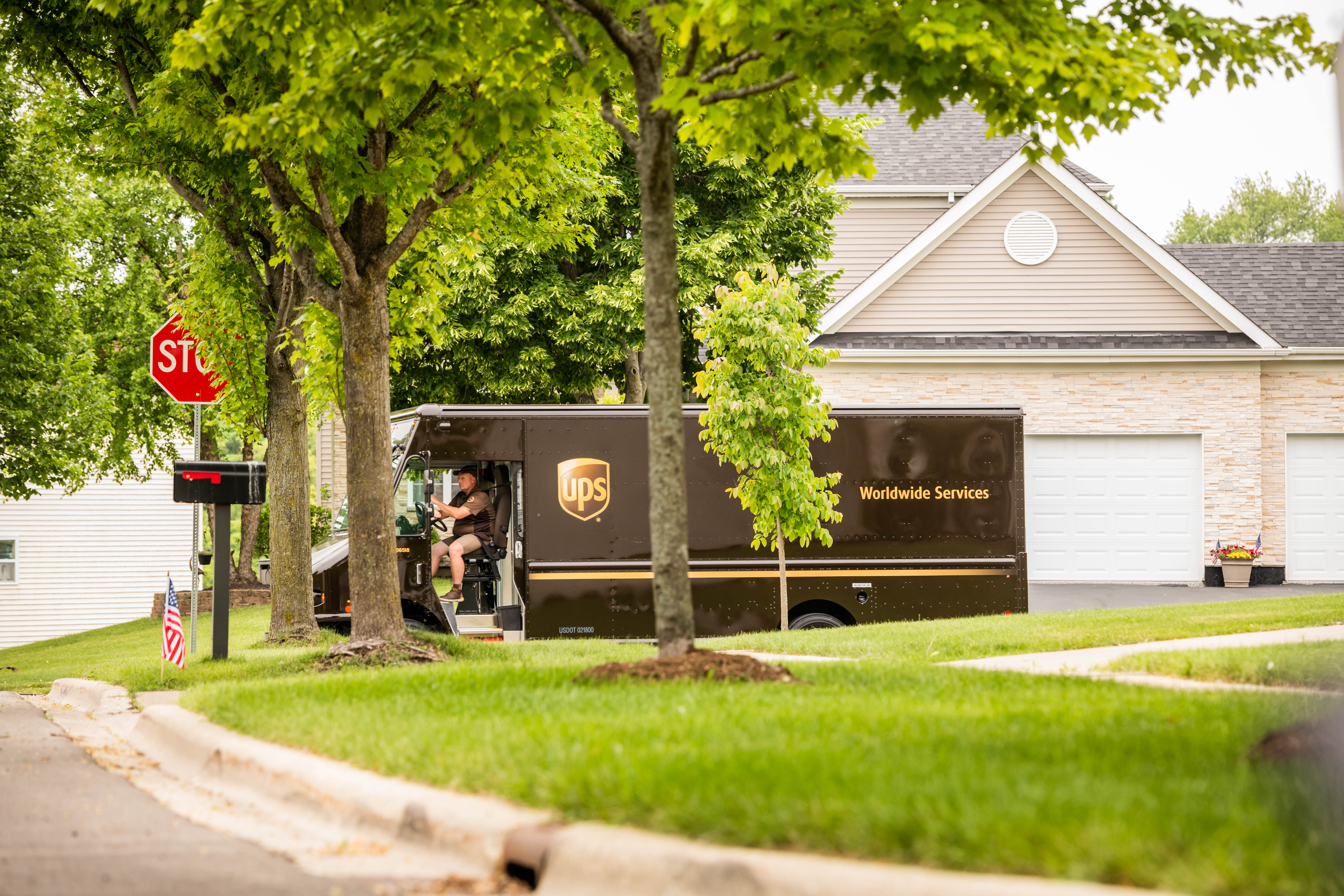 Should You Buy the 3 Highest-Paying Dividend Stocks in the S&P 500?