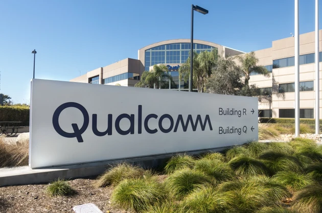 Qualcomm tumbles, leading semiconductor and AI stocks lower