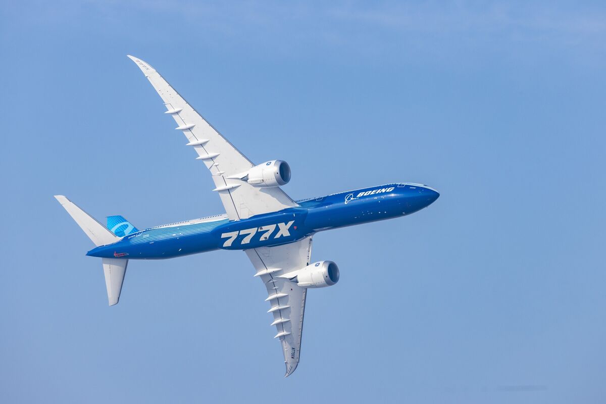 Boeing Books 777X Order Spree to Widen Lead Over Reeling Airbus