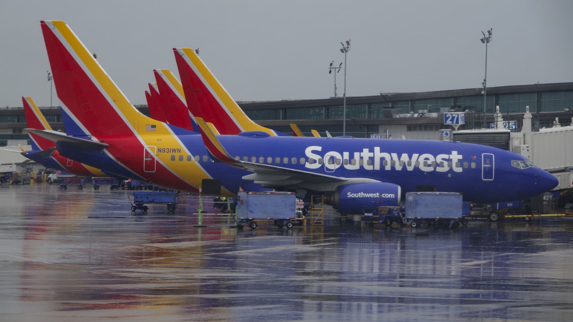 Southwest Airlines' third-quarter forecast falls short as fuel bill climbs