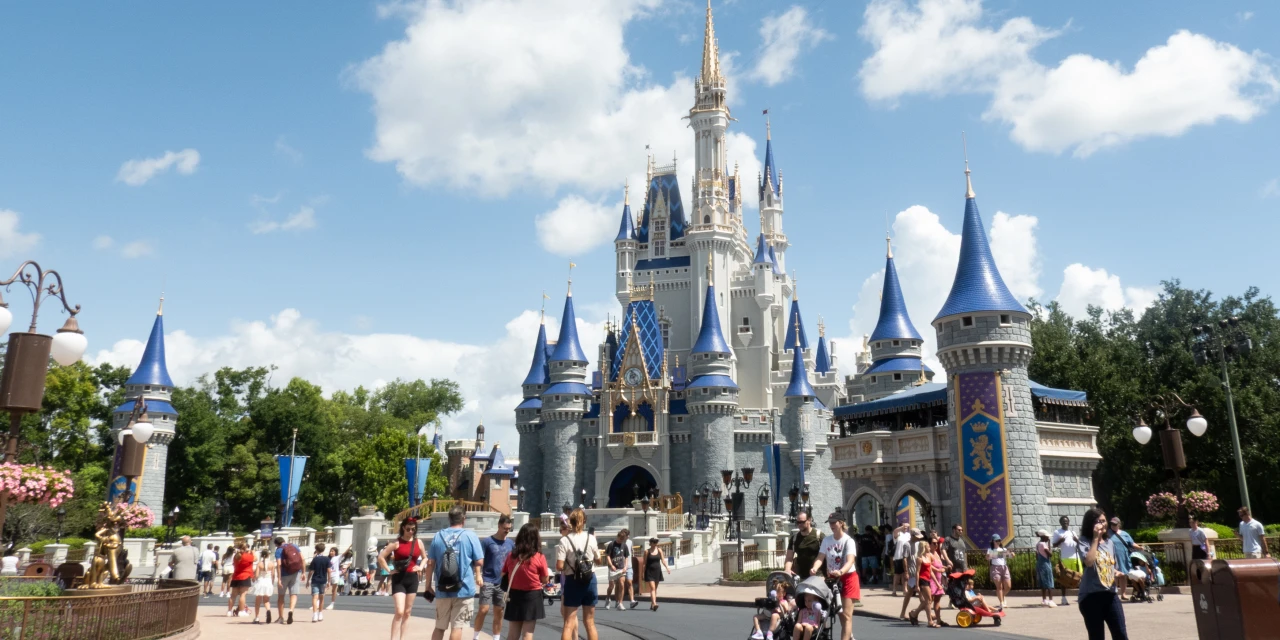Disney Theme Parks Defy Industry Slump With Price Cuts and Promotions