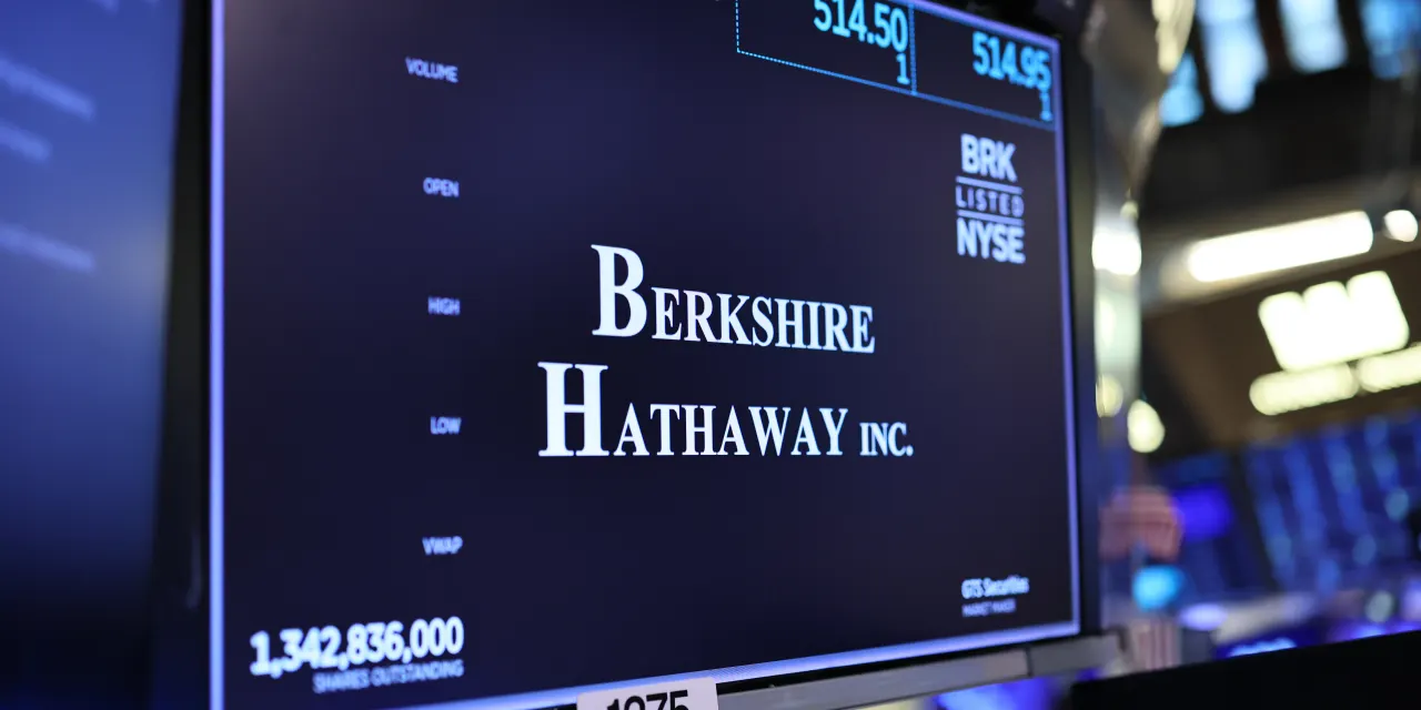 Buffett-Inspired ETF Owns Berkshire, Apple, Amex and Generates 15% Yield