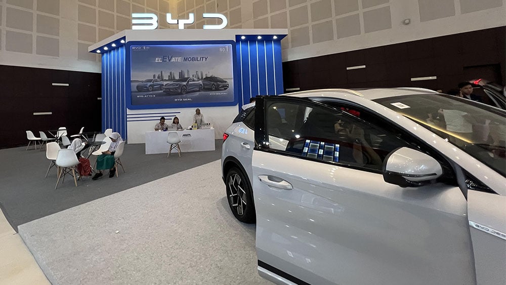 Tesla Rival BYD Reports Plunging Earnings. China EV Giant Is Betting On A Flash Recovery.