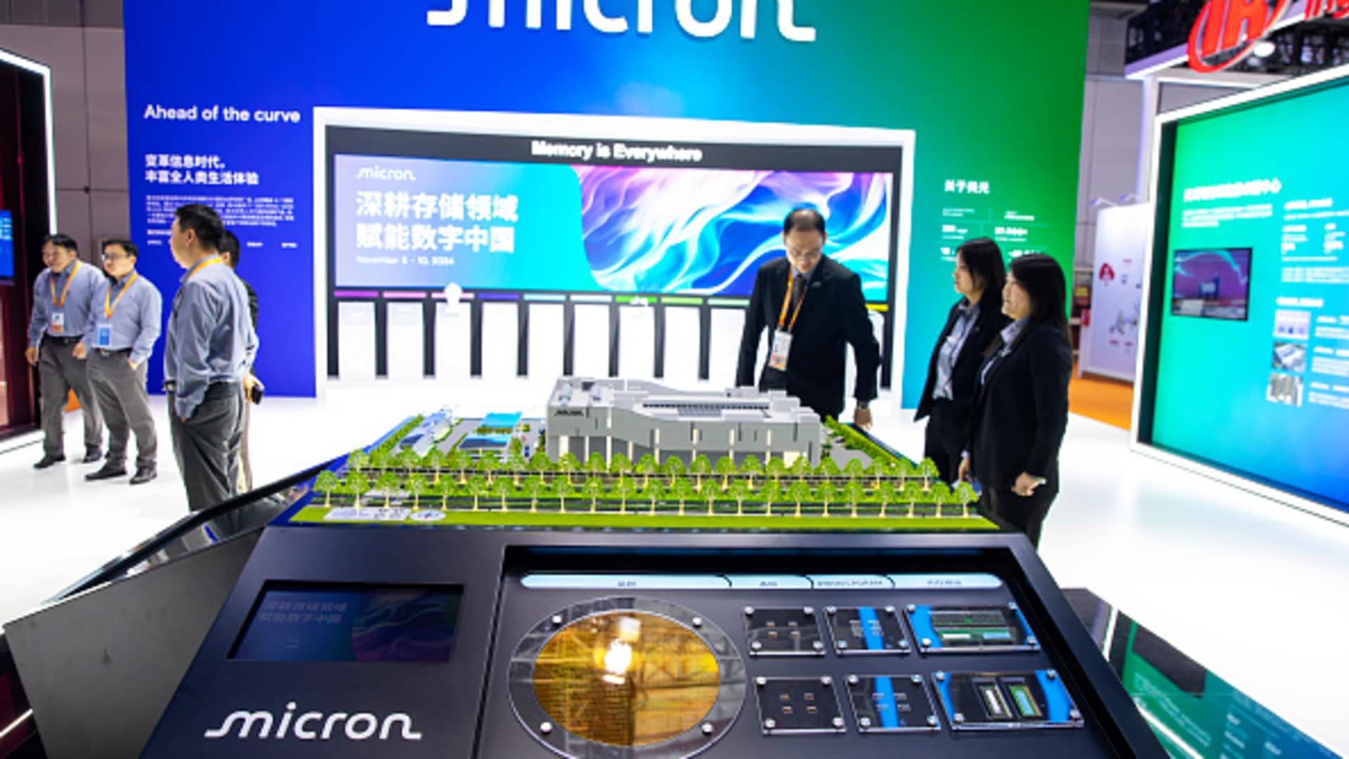 Micron stock sinks for a fourth straight day despite dominant earnings report
