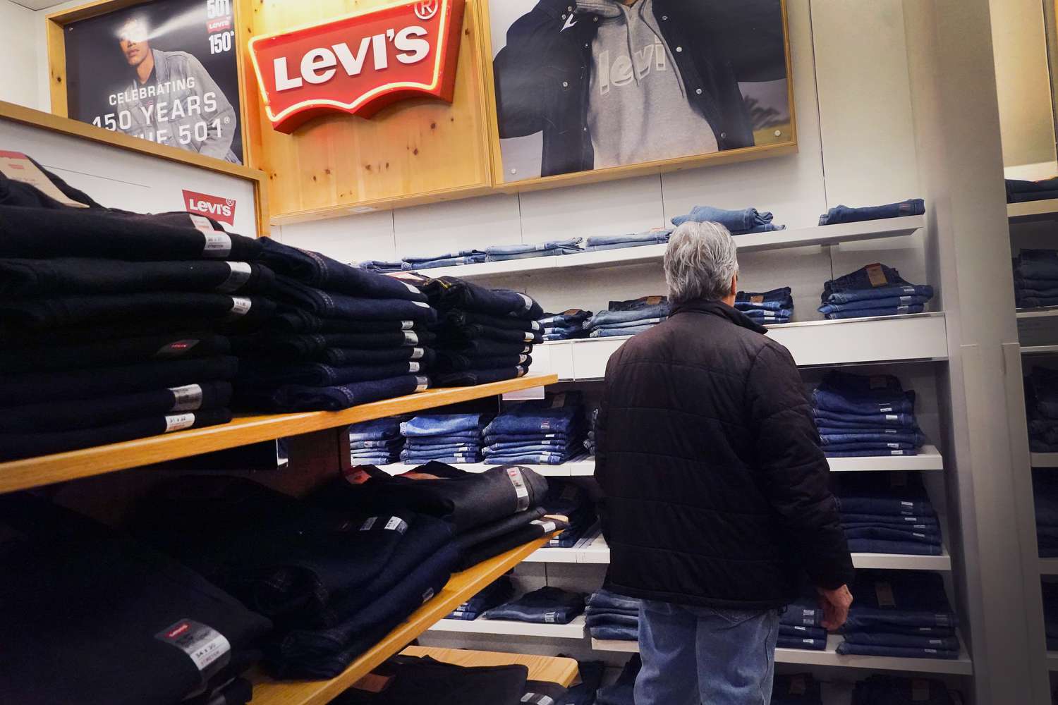 Why Levi Strauss Stock is Tumbling Friday Despite Solid Earnings