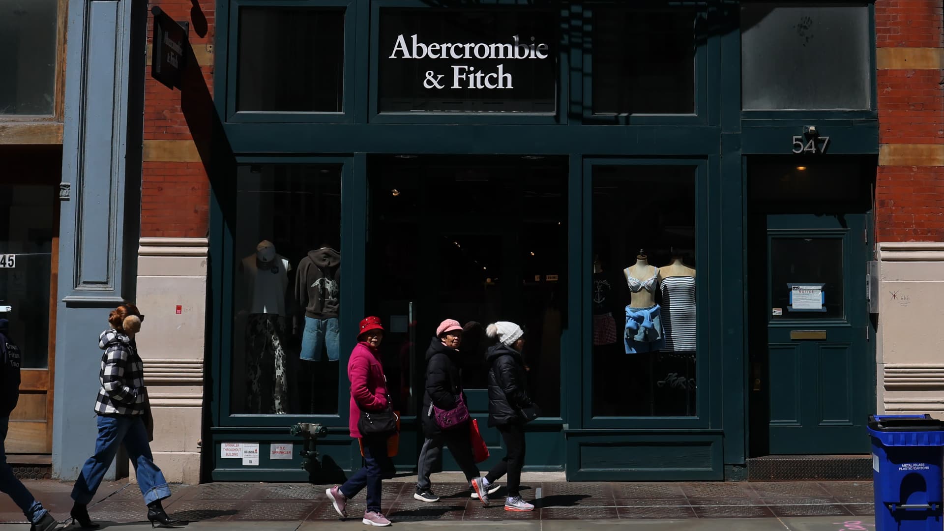 Abercrombie & Fitch soars 25% even as retailer slashes profit outlook due to tariffs