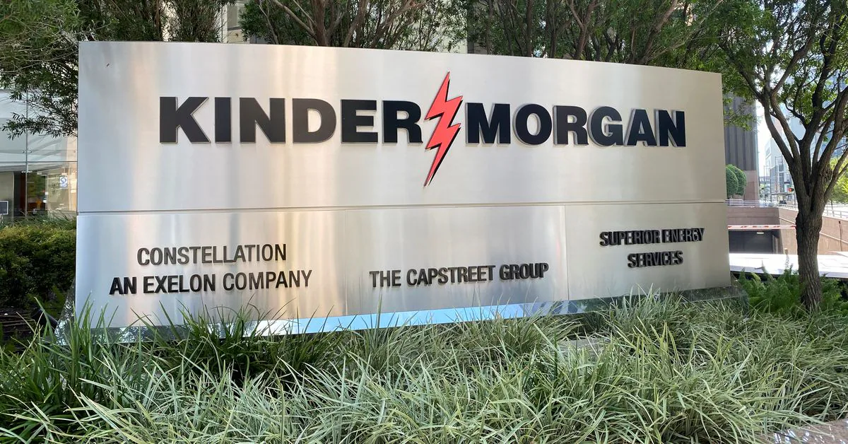 Kinder Morgan sells half its stake in LNG facility in Georgia for $565 mln - Reuters