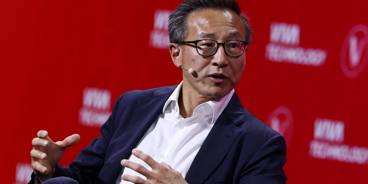 Blue Pool Capital Raises $1 Billion for First Private-Equity Fund