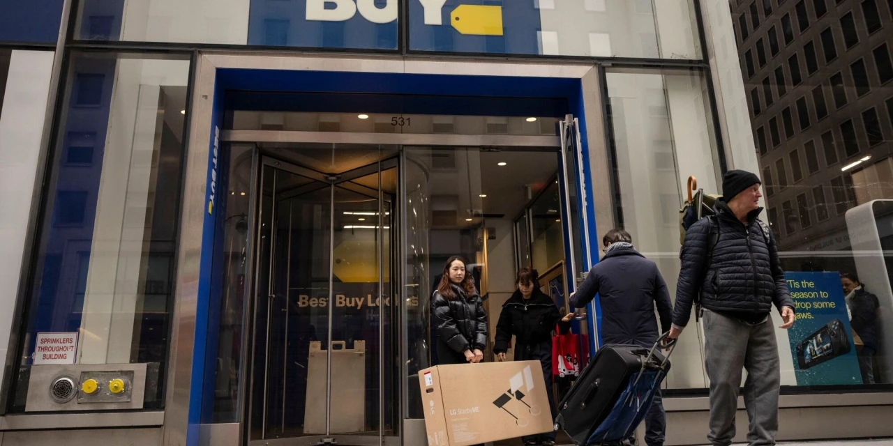 Best Buy Raises Outlook as Sales Grow