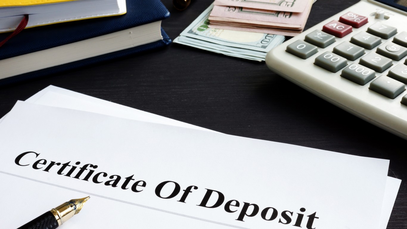 A Guaranteed 1.73% or a Growing Dividend? The Choice Facing Income Investors
