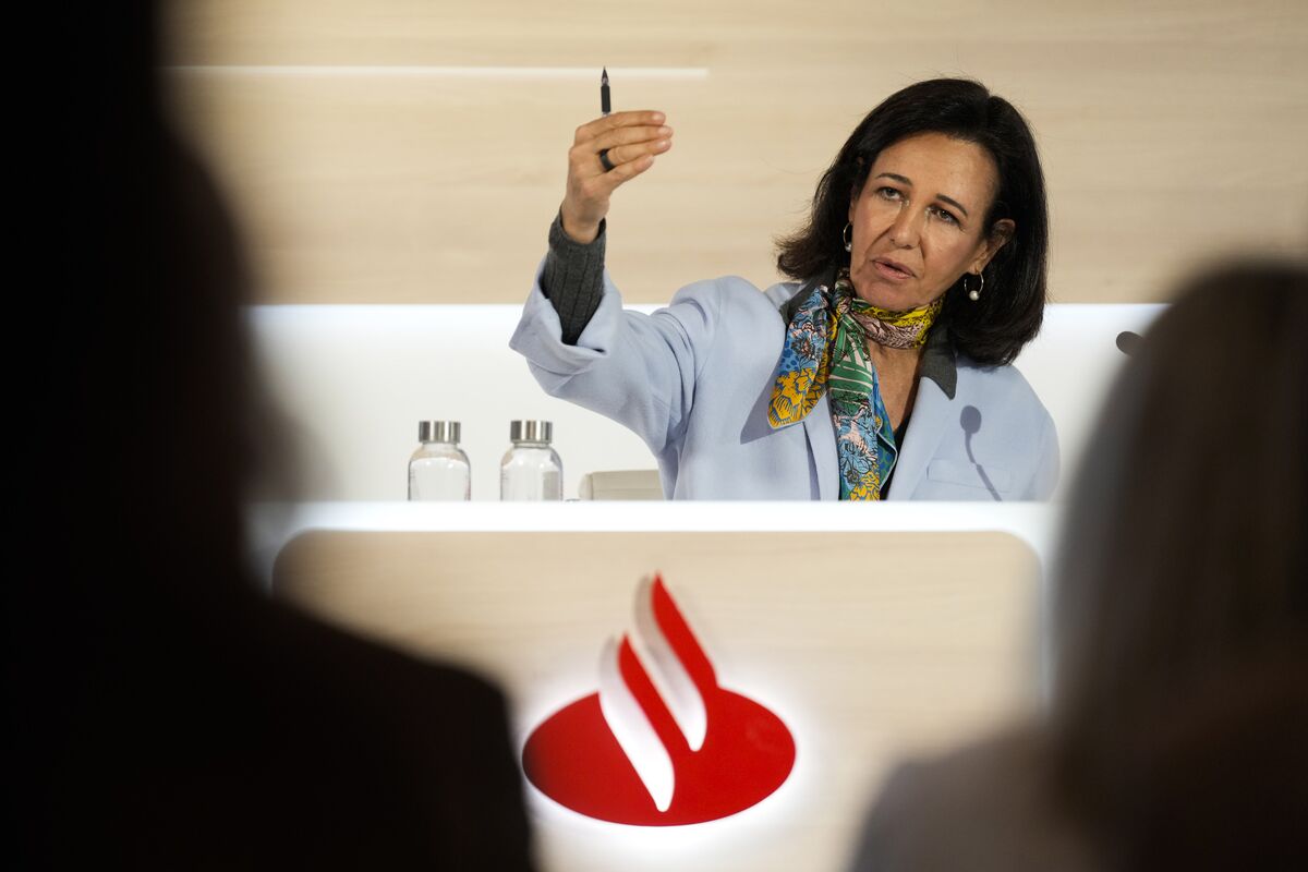 Santander Chairman Botin Sees Economy In 'Super-Soft Landing' - Bloomberg
