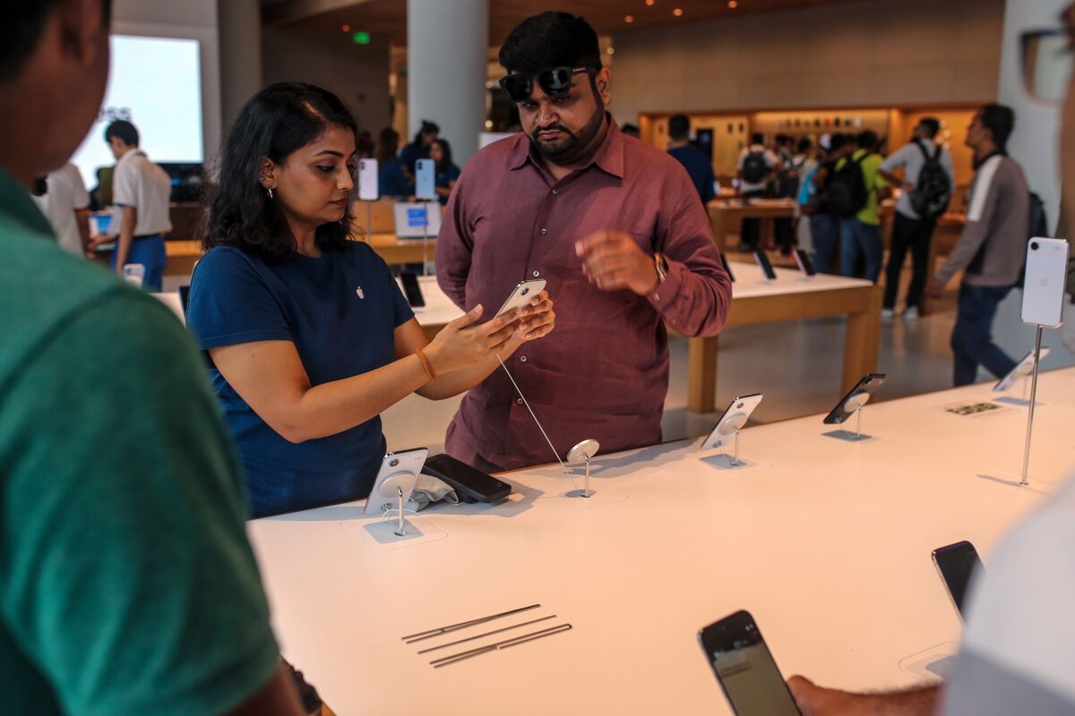 Apple’s India Sales Top $10 Billion on Widening Retail Push