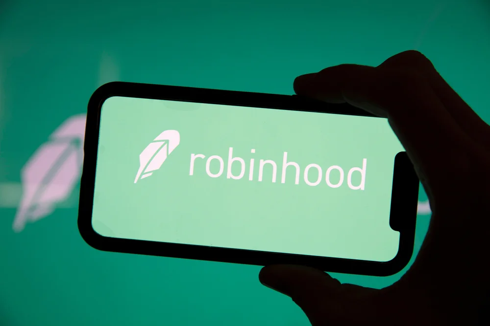 Has Robinhood Halted 24-Hour Trading? Social Media Explodes With Screenshots And Theories: 'Tomorrow Is Not Going To Be Pretty'