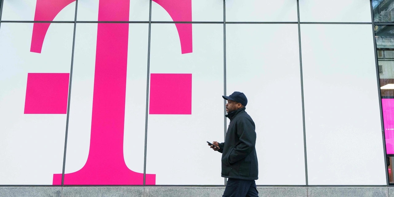 T-Mobile Revenue Climbs on Continued Postpaid Phone Growth