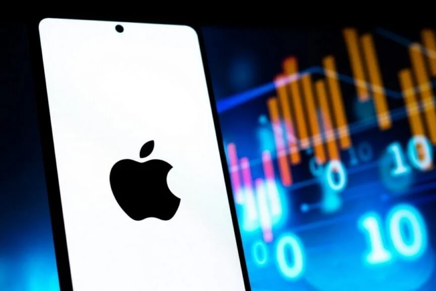 Apple Analyst Flags iPhone AI Struggles, Google Deal Risks