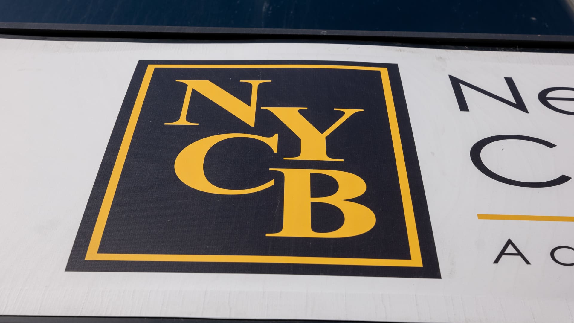 NYCB shares rise on deal to sell $5 billion mortgage warehouse loans to JPMorgan - CNBC