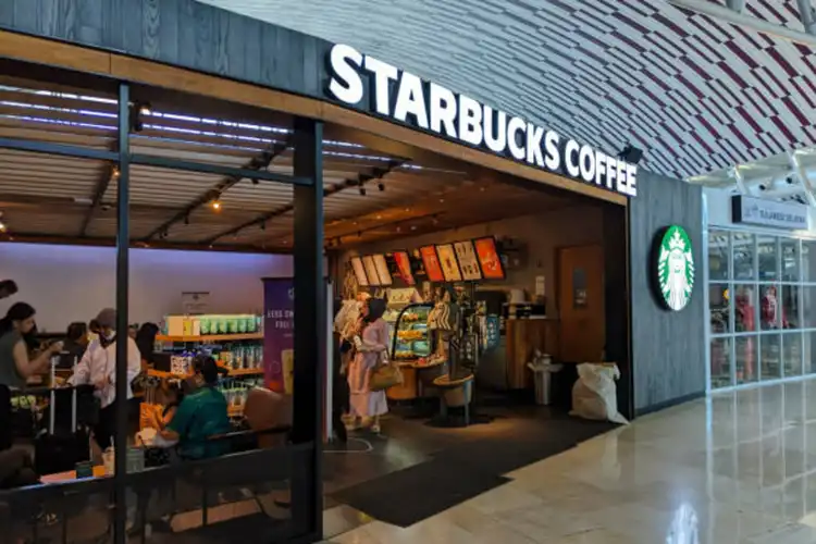 Starbucks tumbles as analysts push back the turnaround timeline