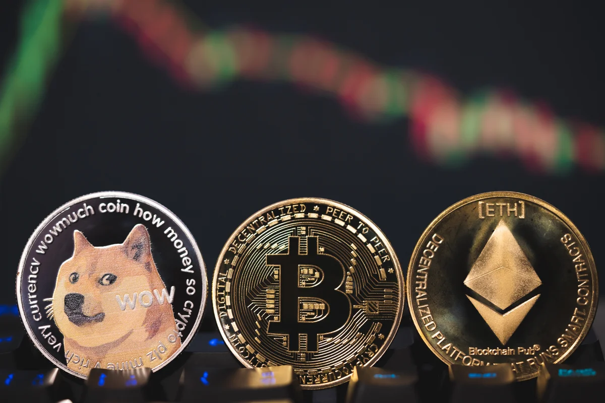 Bitcoin, Ethereum Fall, Dogecoin Defies Gravity: Analyst Sees No Strong Crypto Buyers Ahead Of Fresh Week