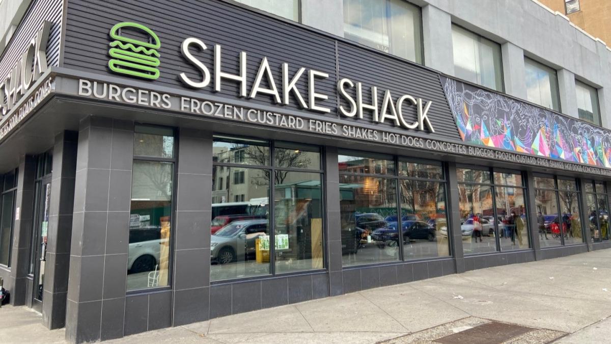 Shake Shack swings to profit in Q1 2024 - Yahoo Finance