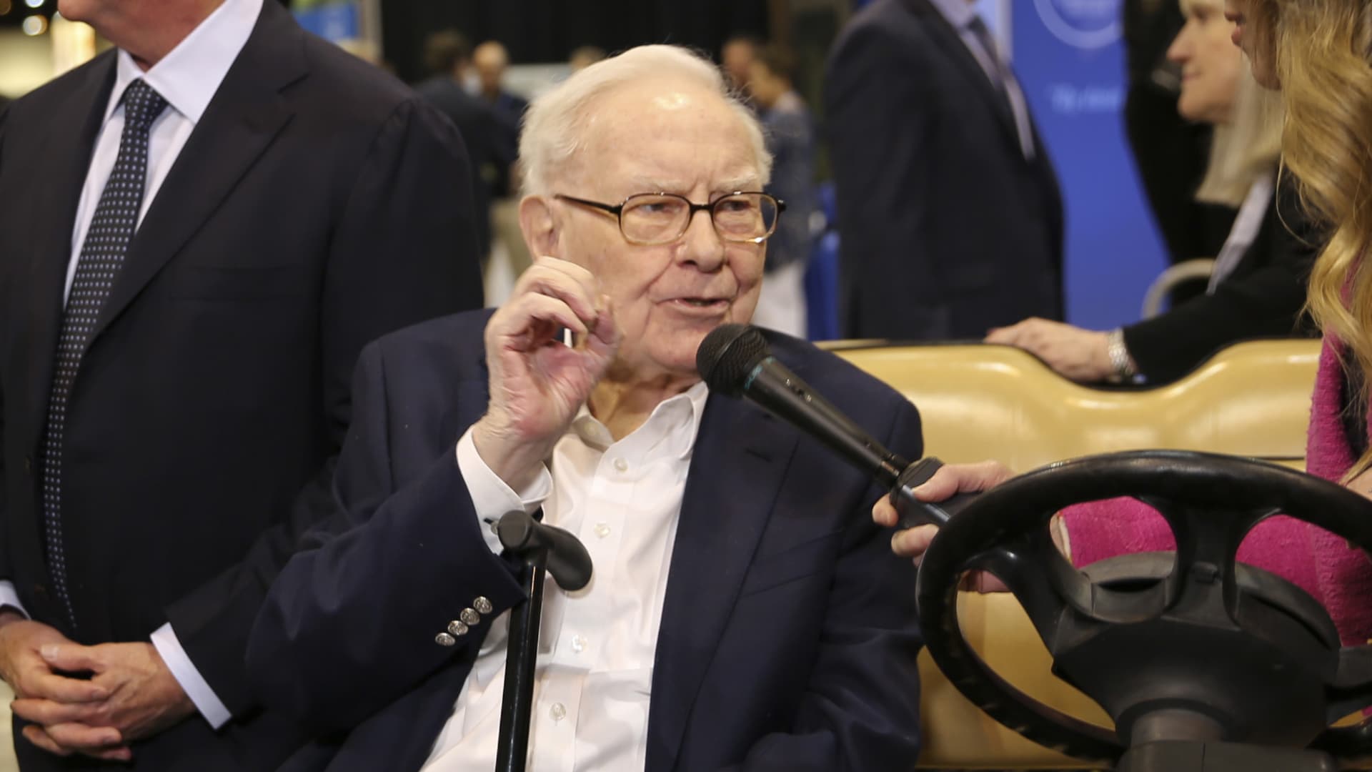 Berkshire's operating earnings jump 34%, Buffett buys back no stock and raises cash hoard to $381 billion