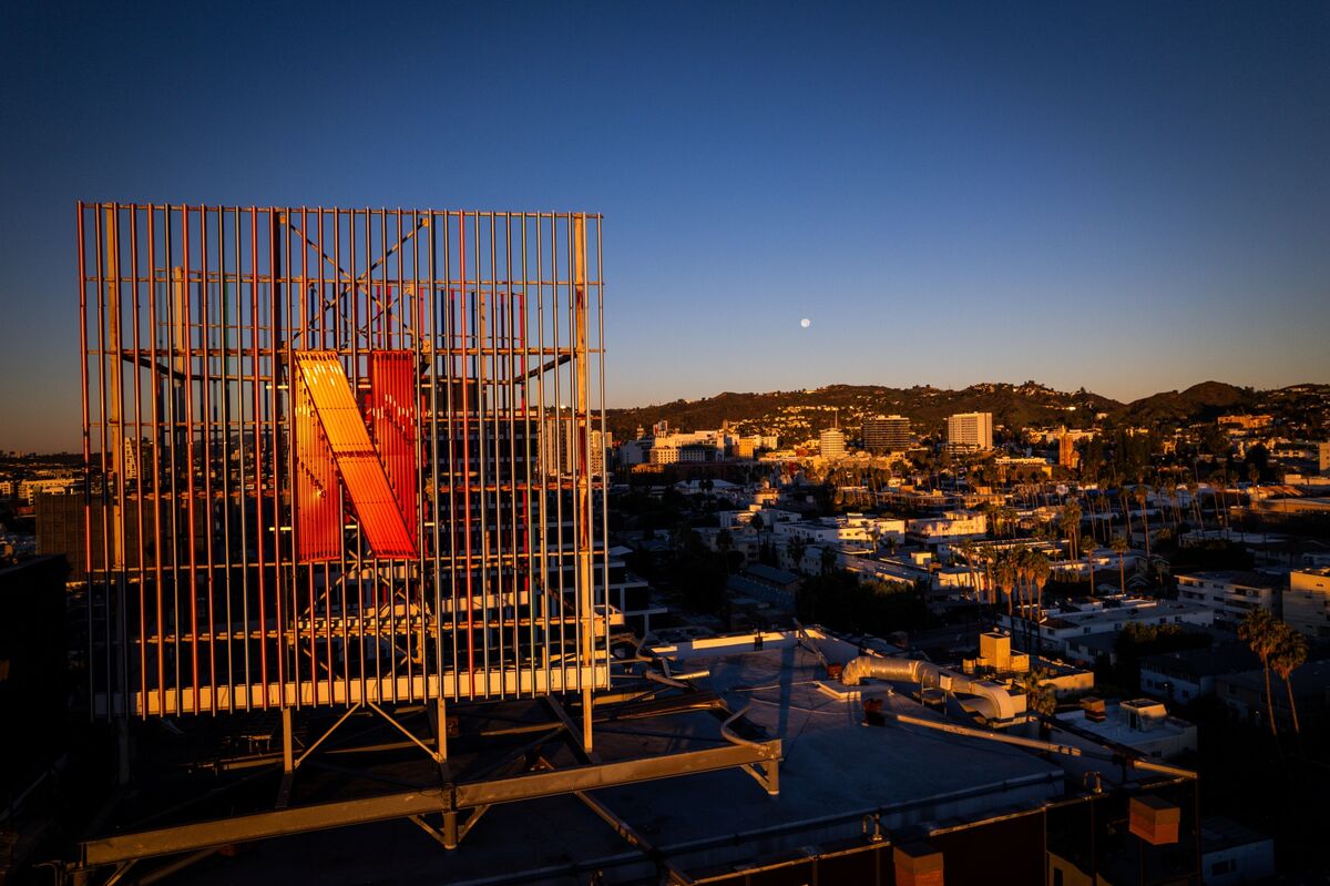 A Thanksgiving Dealmaking Sprint Helped Netflix Win Warner Bros.