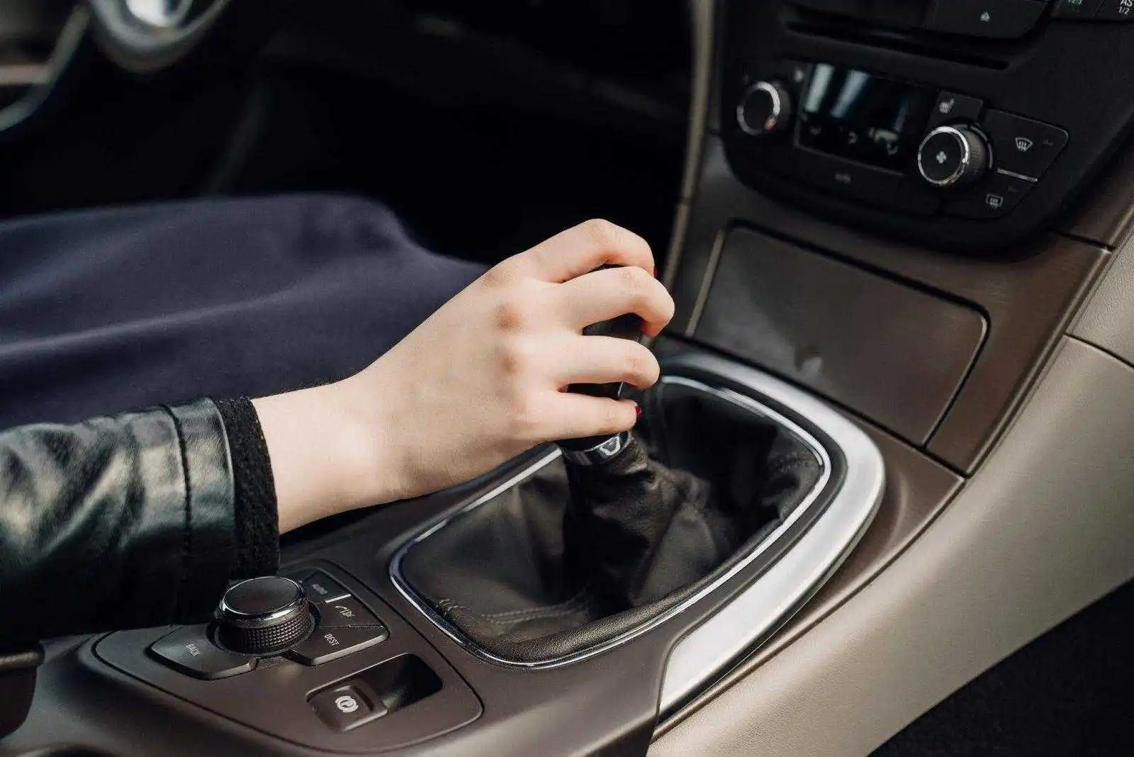 Crypto Chill: Sentiment Drops As US Lawmakers Stir Market Fears