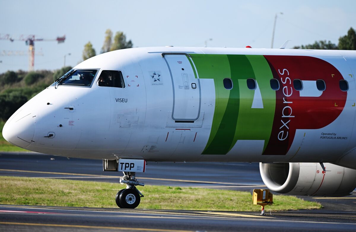 Air France-KLM, Lufthansa Bids Advance in Race for TAP Stake