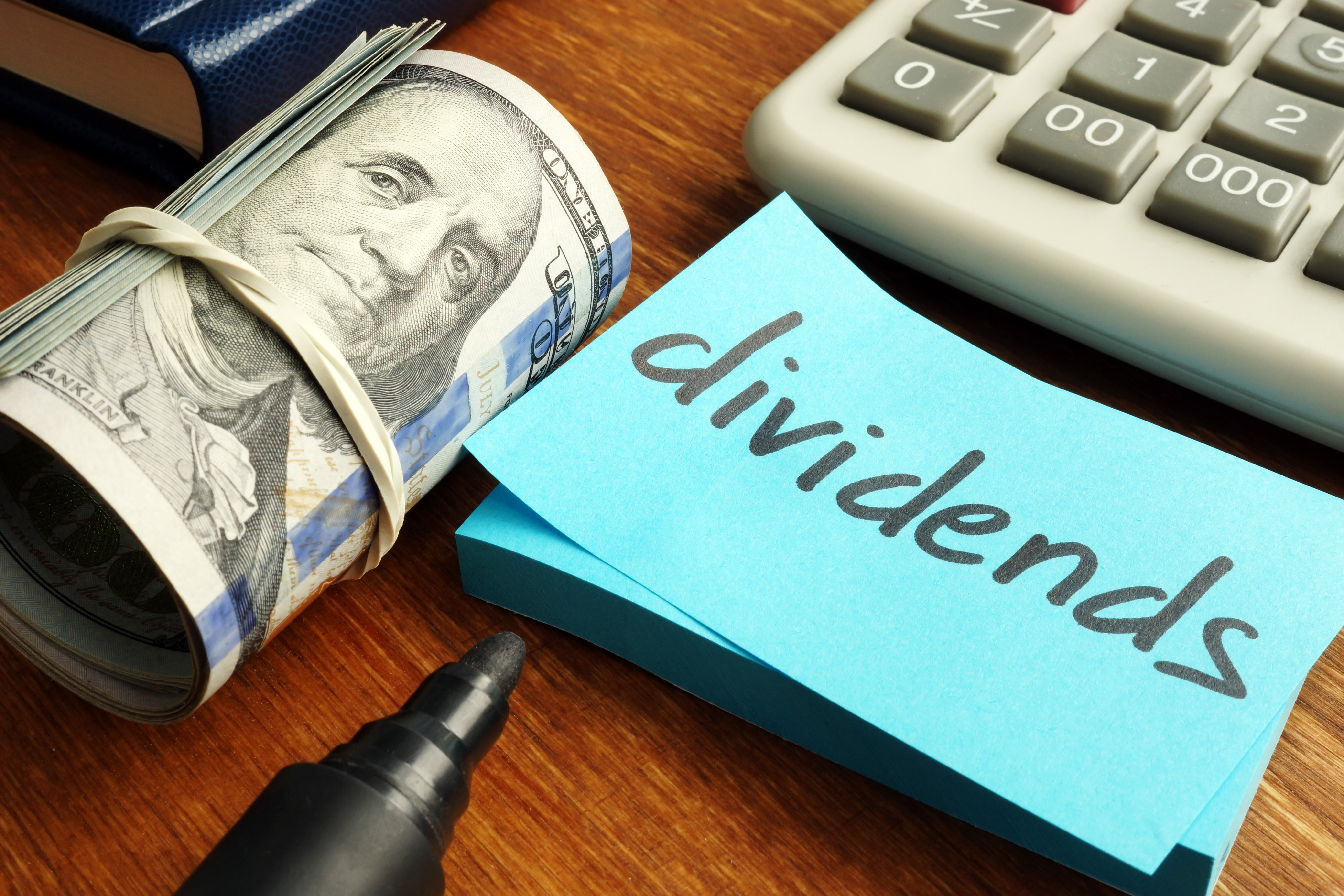 This Top Dividend Stock Generates Almost $800 Million Annually for Warren Buffett-led Berkshire Hathaway: Should You Buy?