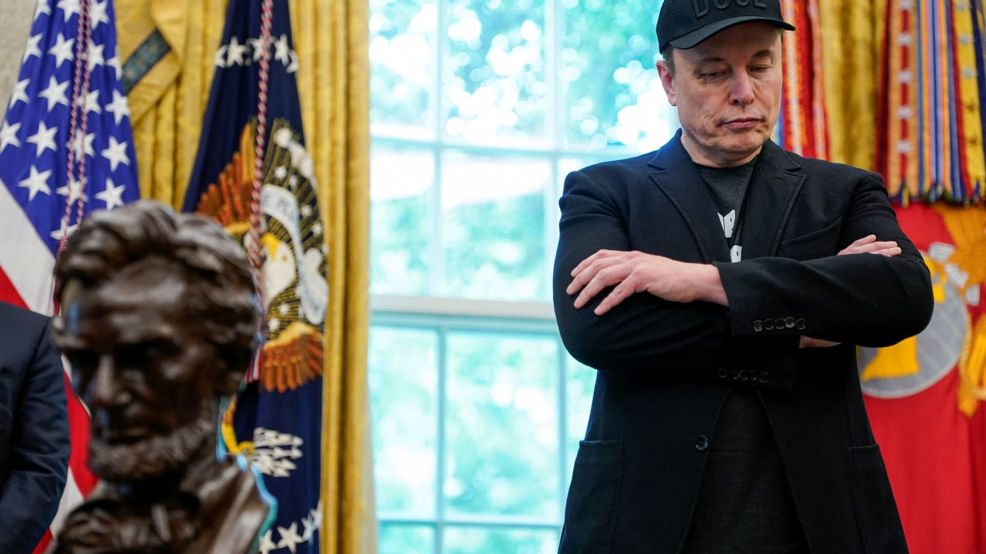 Elon Musk is telling his followers to cancel Netflix subscriptions. Here's what's happening
