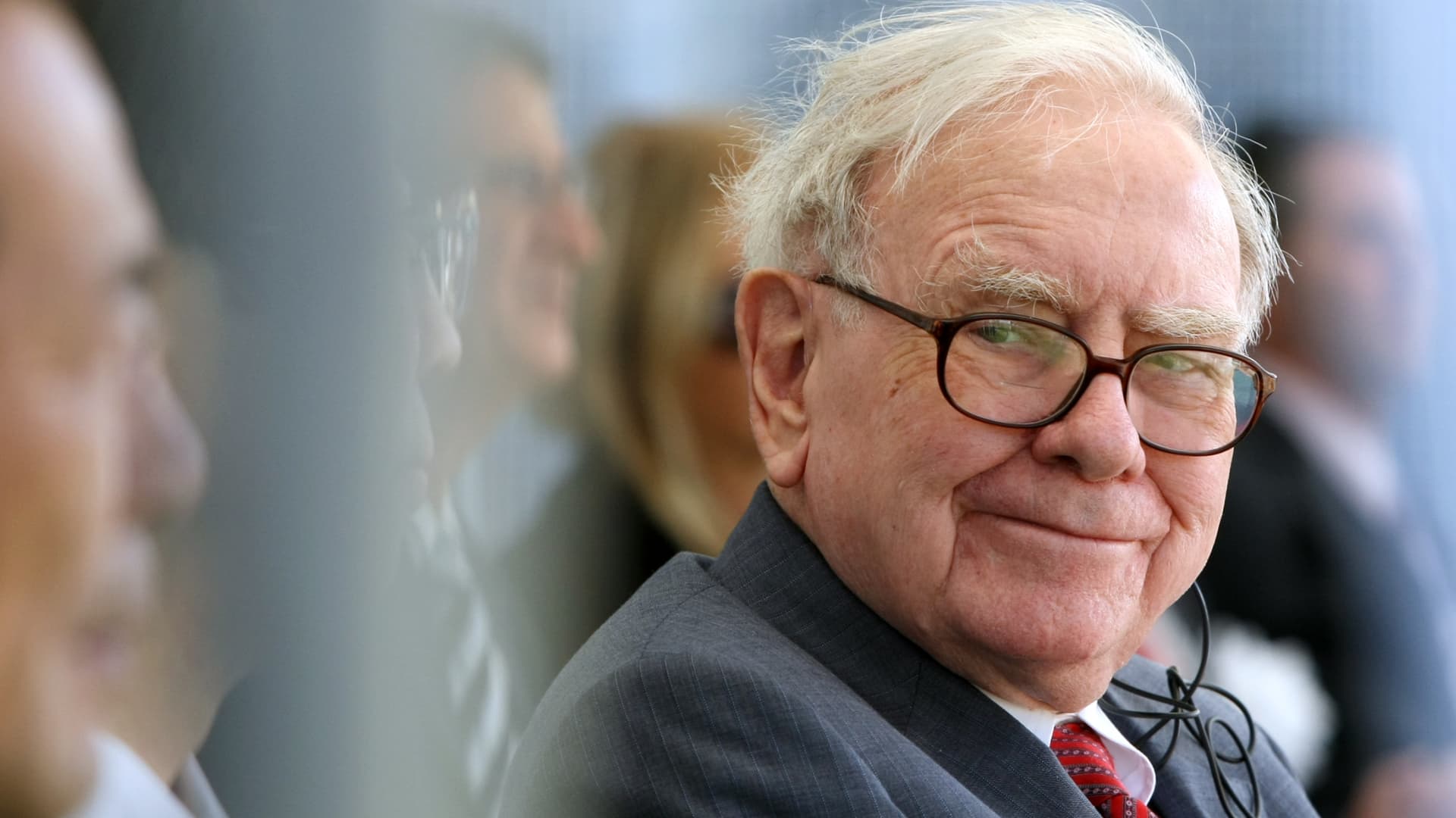 Warren Buffett's Apple trim epitomizes one of Jim Cramer's major investing rules - CNBC