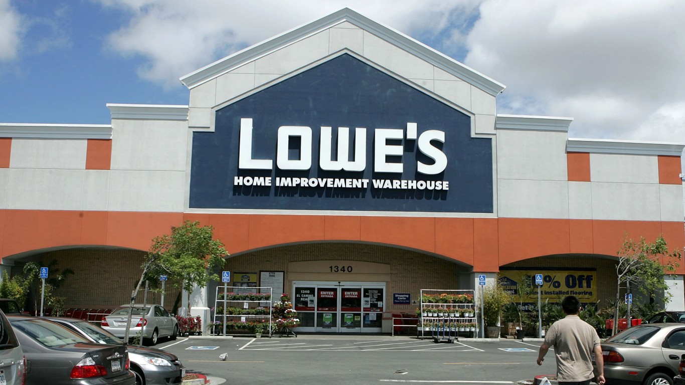 Home Depot vs. Lowe's: Higher Yield or Faster Dividend Growth?