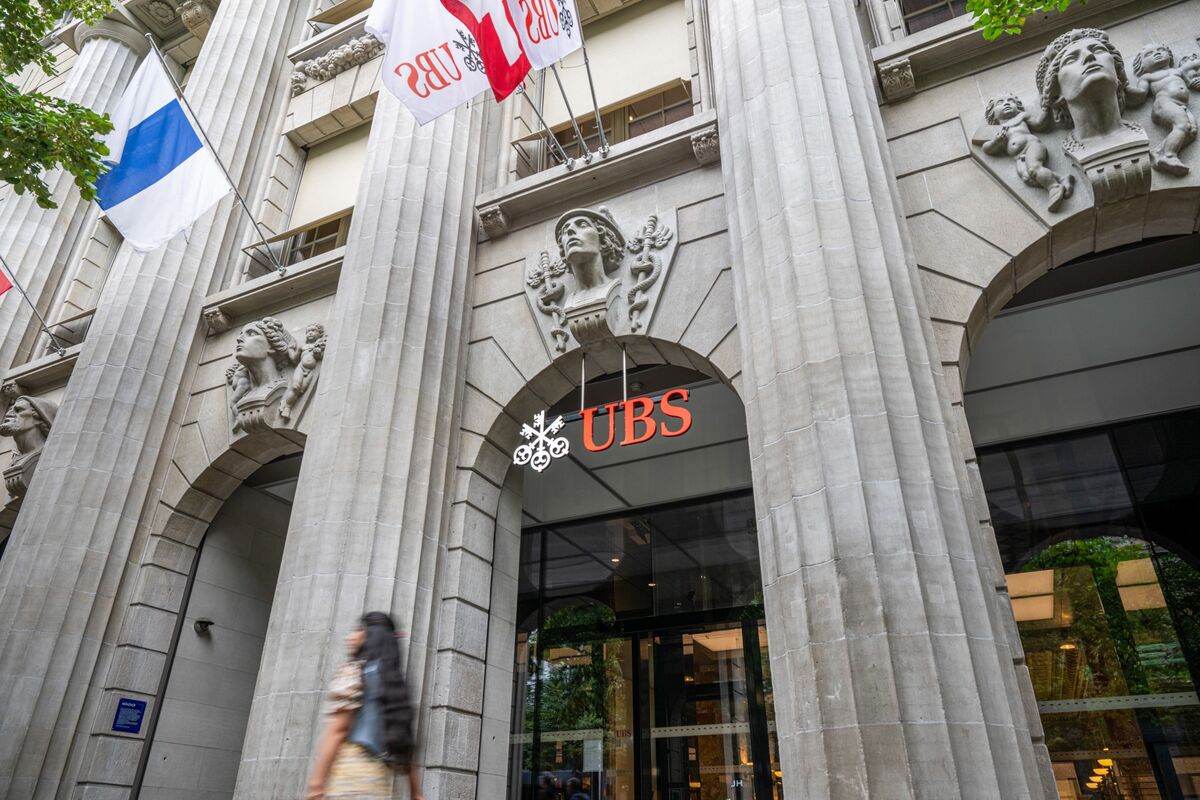UBS Jumps to 17-Year High as Lawmakers Float Capital Compromise