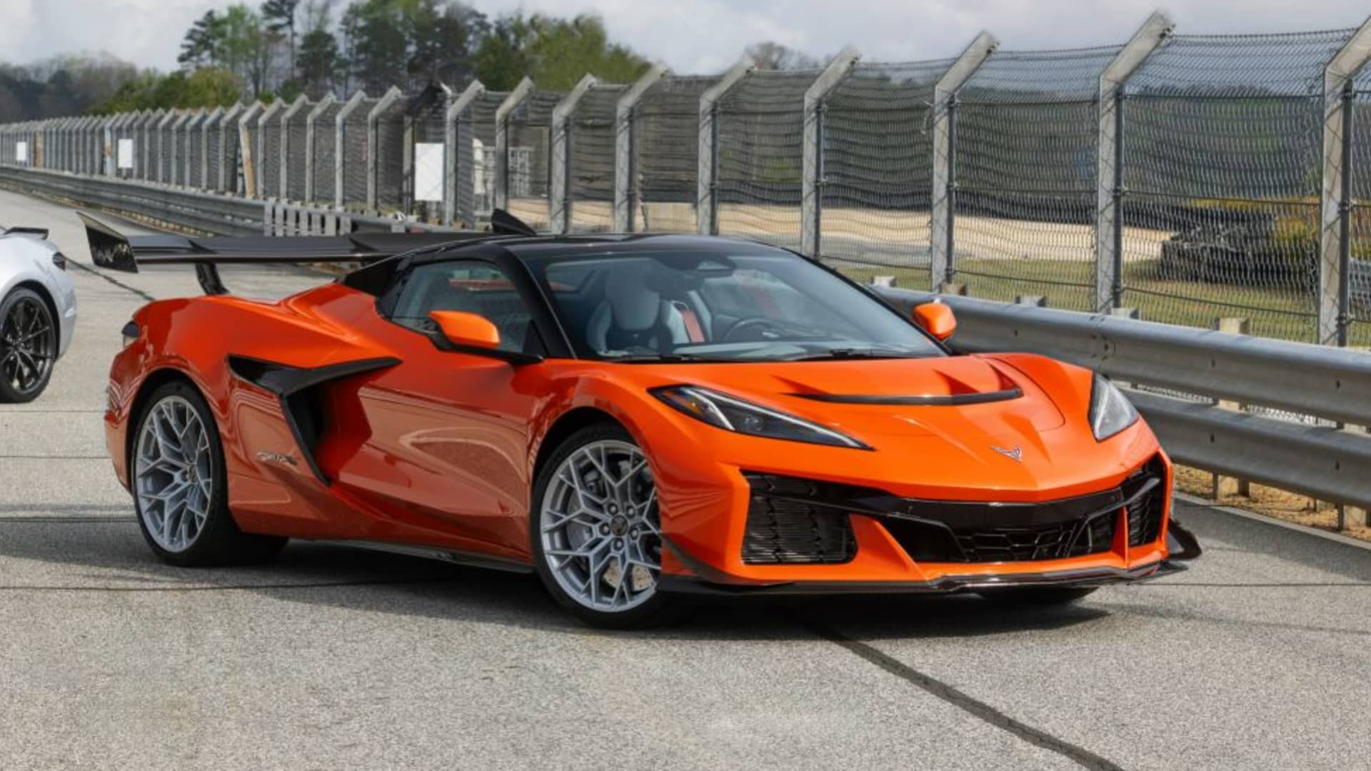 GM posts 5.5% U.S. sales gain in 2025, Stellantis' Jeep marks first increase in seven years