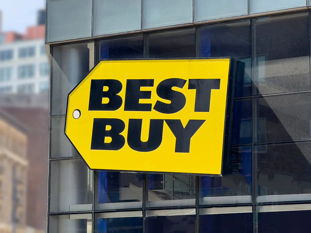Best Buy posts strong Q2 but keeps guidance cautious as tariffs loom