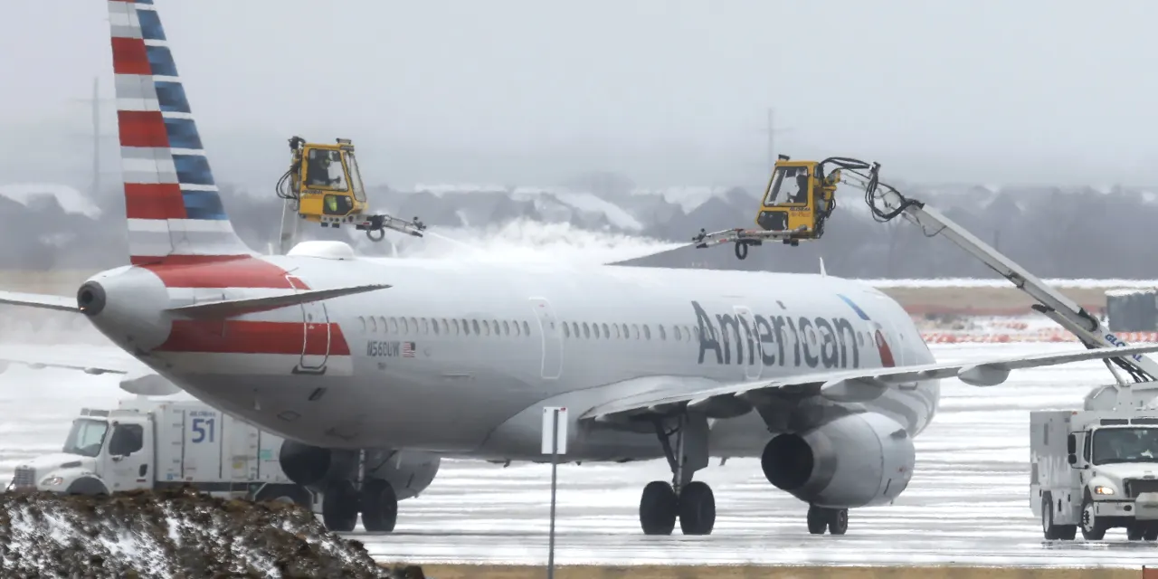 American Airlines provides upbeat revenue outlook despite $200 million hit from winter storm