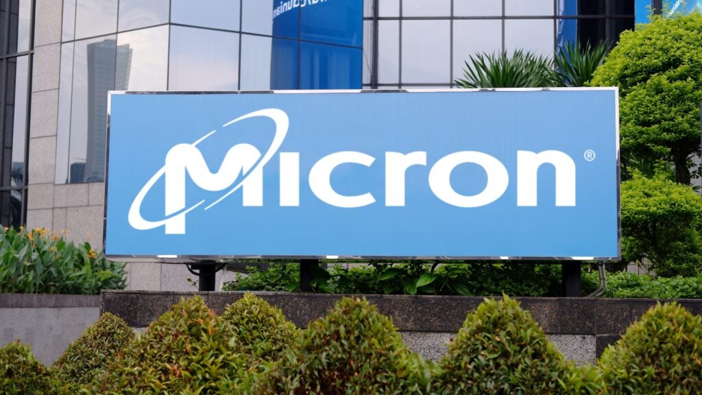 Micron Technology Consolidation: Soaring Memory Revenue Meets Fresh Policy Uncertainty